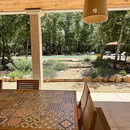 Aux Oiseaux Villa *